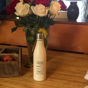 NEW.  17 oz. REA  DUNN insulated water bottle